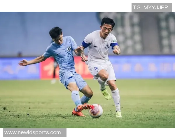 新鹏城手榴弹战术引发混乱三镇防线失误致丢关键进球