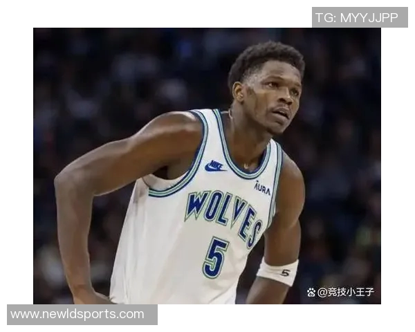 爱德华兹背部痉挛成疑队记透露揭幕战客战开拓者最新动态 爱德华兹背部痉挛成疑队记透露揭幕战客战开拓者最新动态