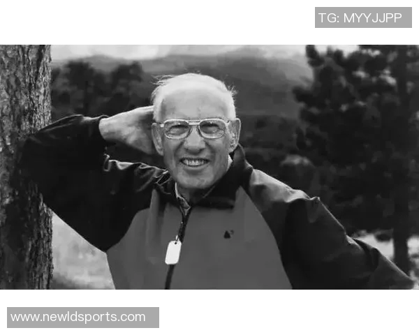 德里克奎因表现抢眼13号秀高效砍下15分6板2帽并导致文班六犯