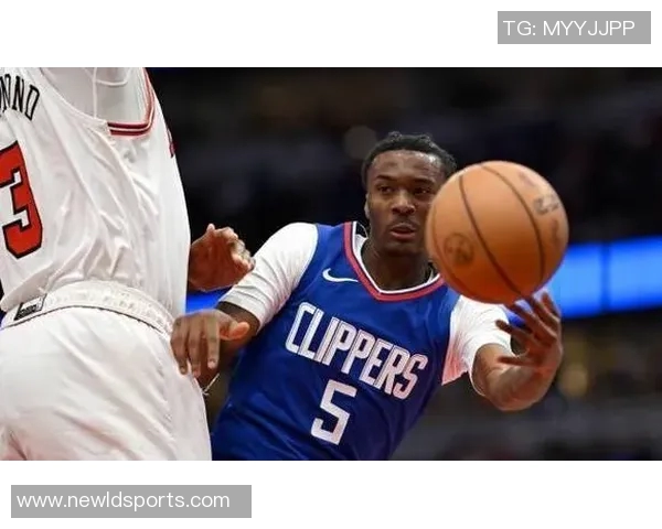 海兰德表现出色7投4中三分球3记贡献11分1篮板2抢断值得期待 海兰德表现出色7投4中三分球3记贡献11分1篮板2抢断值得期待