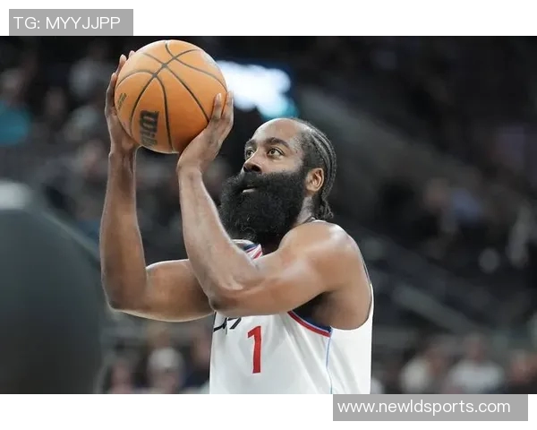 哈登表现不佳17投5中失误频繁但罚球稳定助球队保持颜面