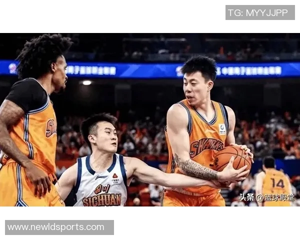 弗格正式加盟上海队新赛季与张镇麟携手再战篮球赛场 弗格正式加盟上海队新赛季与张镇麟携手再战篮球赛场