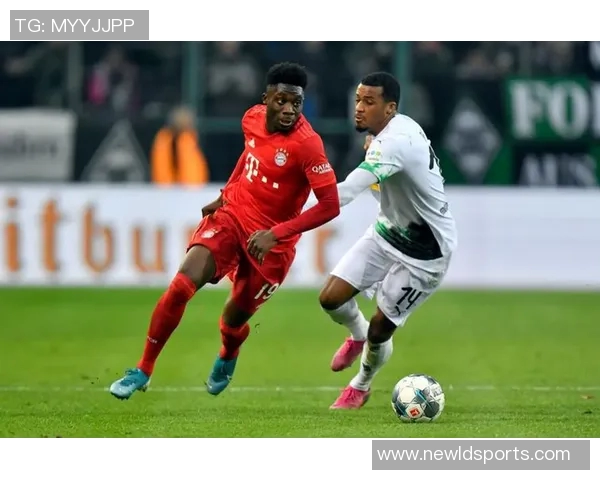 志在必得！拜仁海报展现阿方索戴维斯与杰克逊斗志昂扬的决心