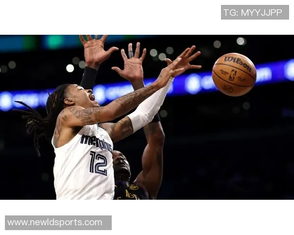 莫兰特对阵湖人时疑似受伤突破落地后捂腿一瘸一拐引发担忧